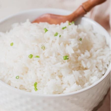 close up view of steamed rice in a bowl.