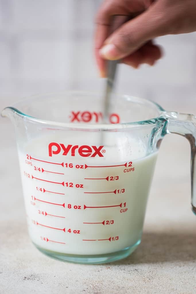 making homemade buttermilk