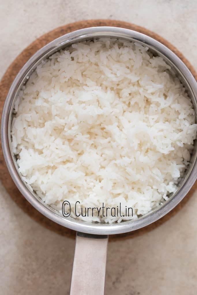 fluffy jasmine rice in sauce pan