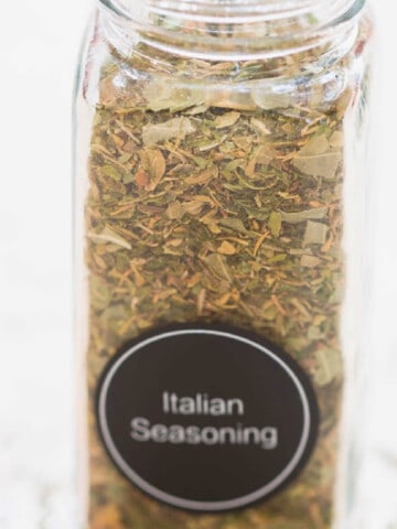 close view of Italian seasoning