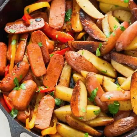 ONE SKILLET Garlic skillet potatoes with sausages.