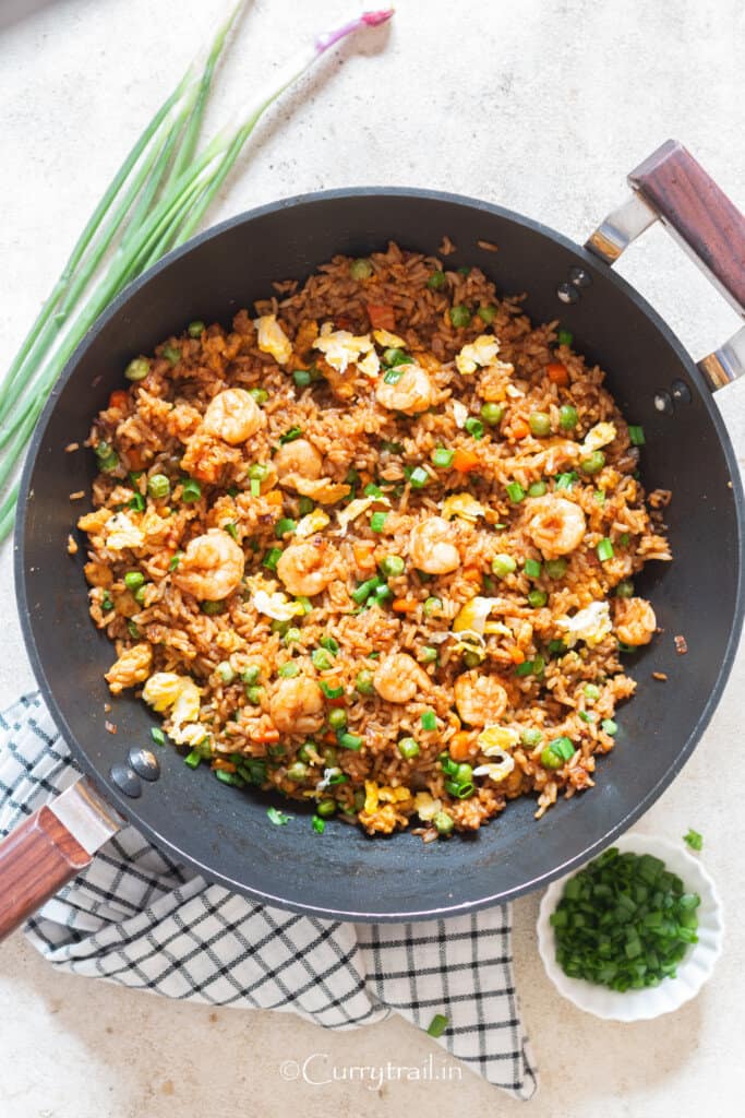 fried rice with shrimp with wok