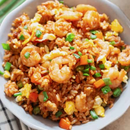 close up view of fried rice using shrimp in bowl