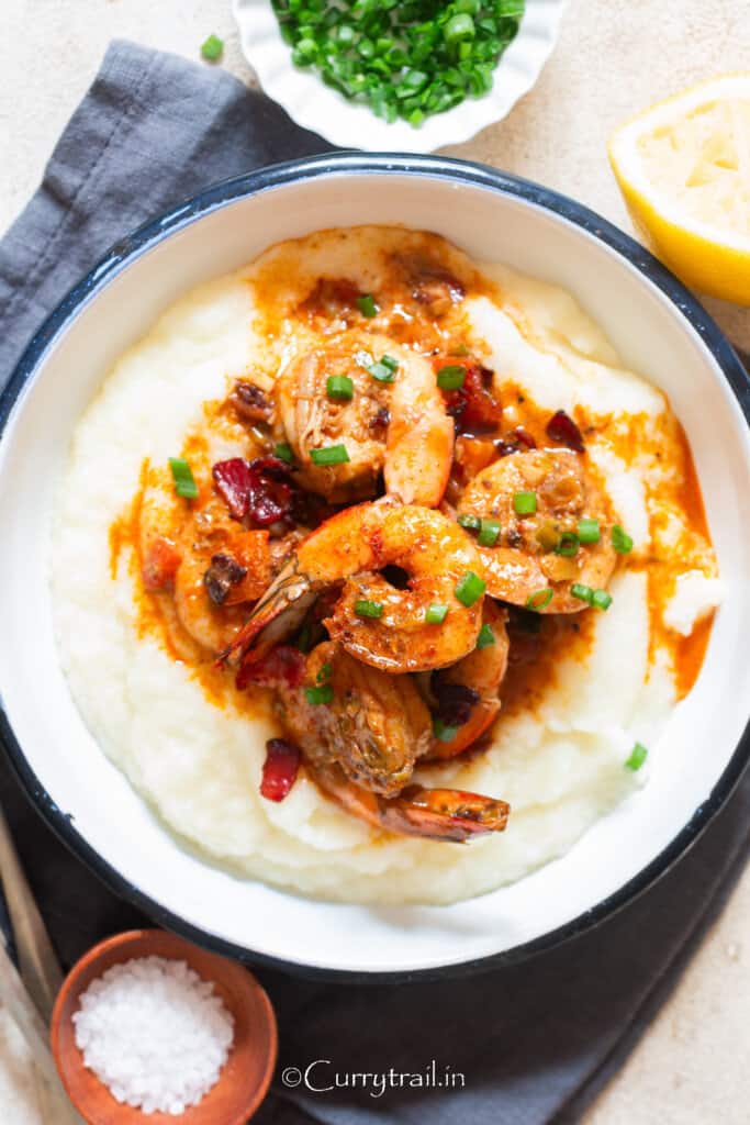shrimp and grits in bowl
