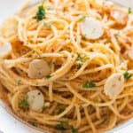 close up view of garlic and olive oil pasta