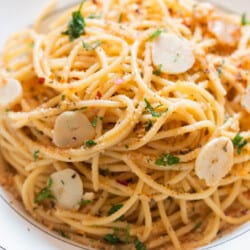 close up view of garlic and olive oil pasta