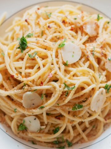 spaghetti aglio e olio pasta