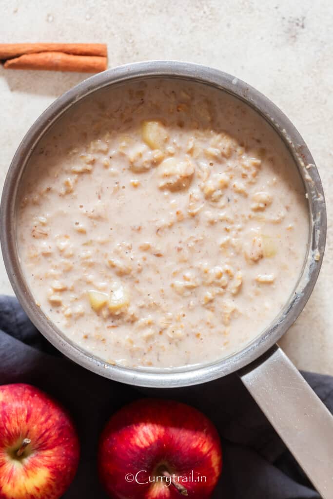 oatmeal with apples
