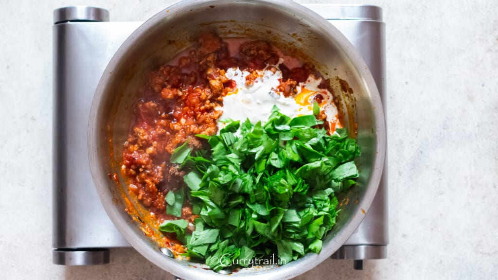 heavy cream and spinach added to Italian sausage.