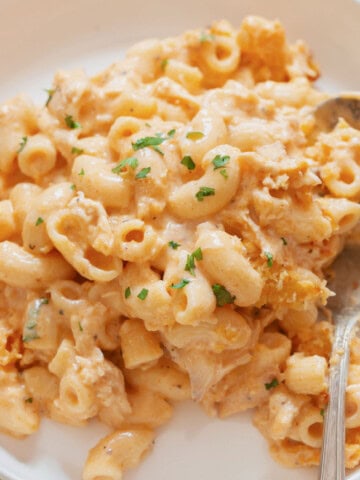 baked buffalo chicken mac and cheese in a plate.