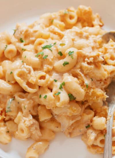baked buffalo chicken mac and cheese in a plate.