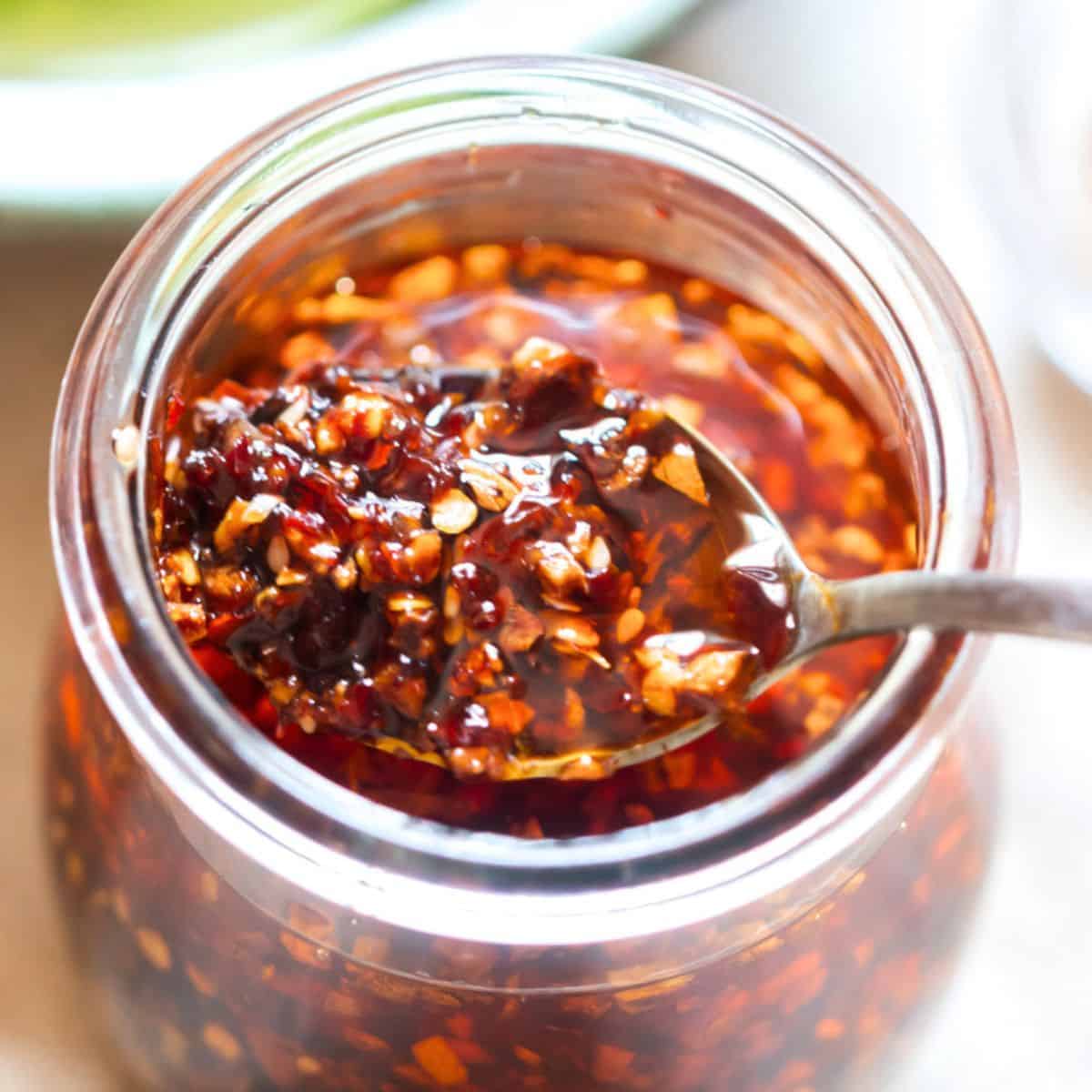 Easy Garlic Chili Crisp Oil - Curry Trai...