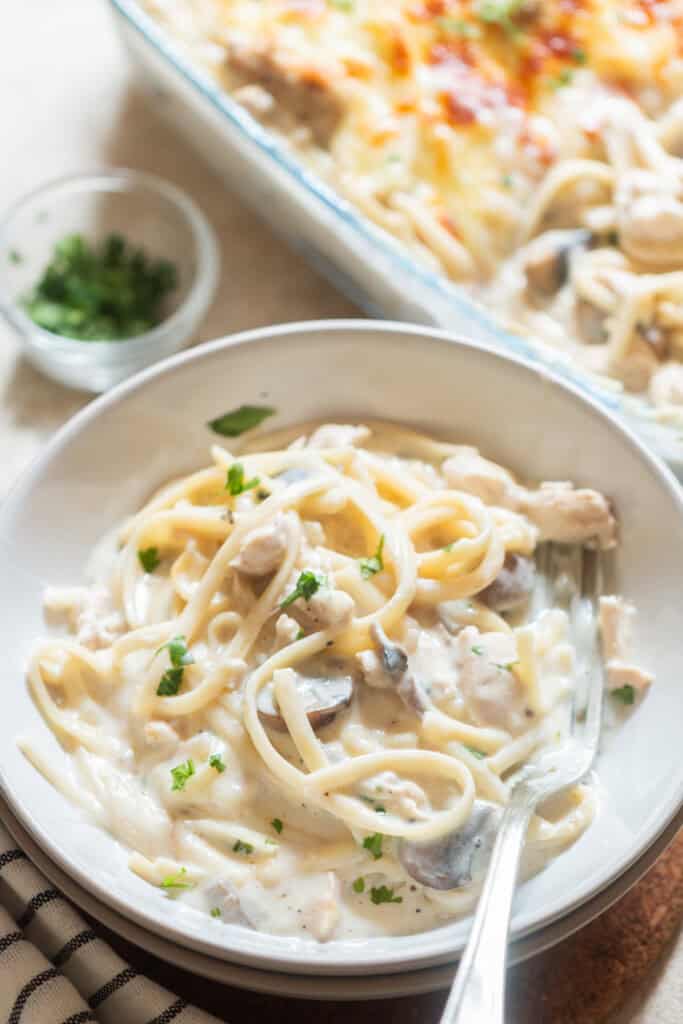 creamy chicken linguine pasta in creamy chicken mushroom sauce.